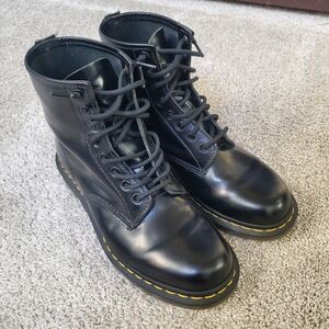 Dr. Martens (Docs) 1460 8-Eye Smooth Leather Combat Boots Black US 9 GUC